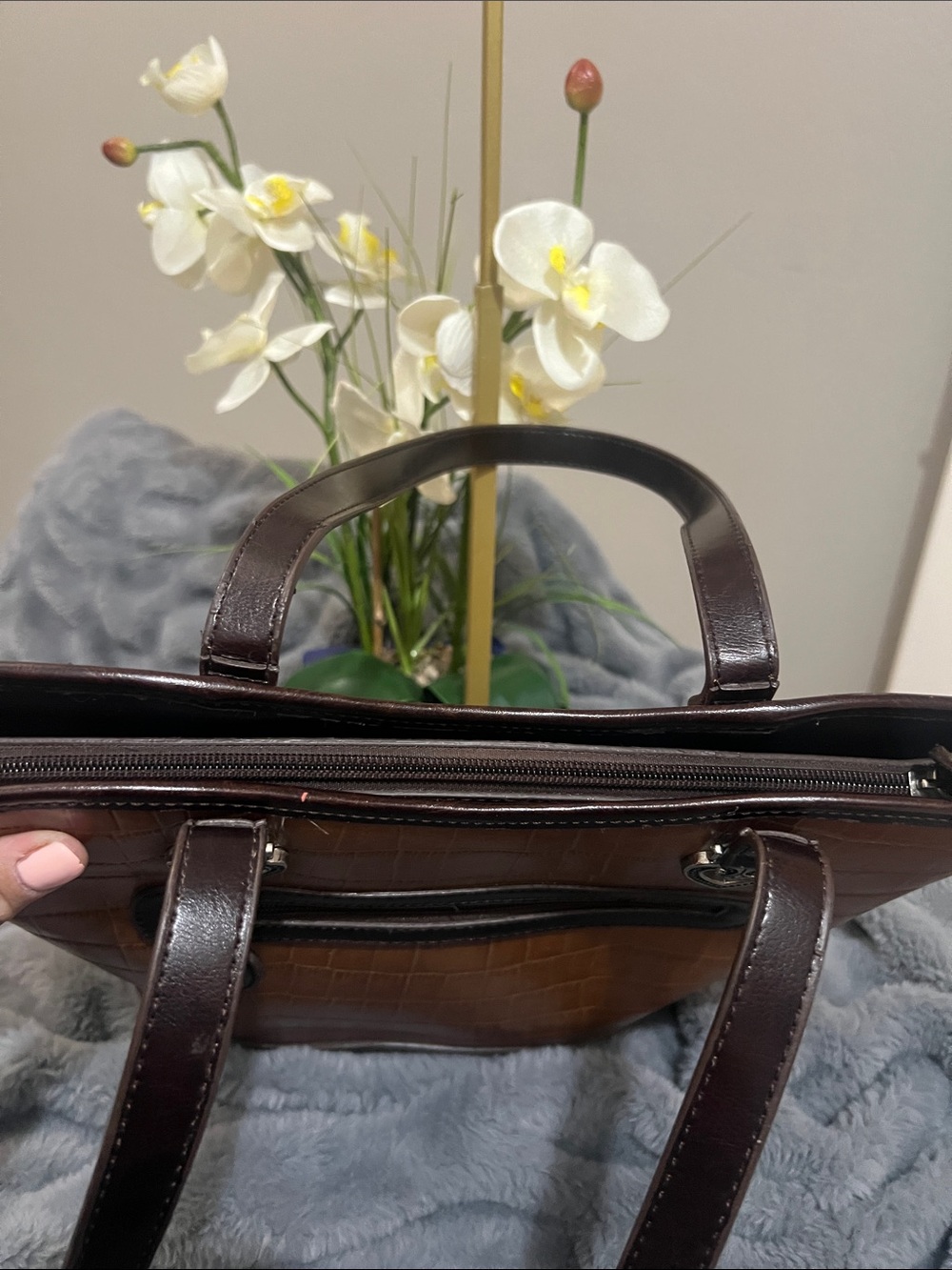 Brown Croc-Embossed Tote Bag with Heart Accent - Picture 4 of 6